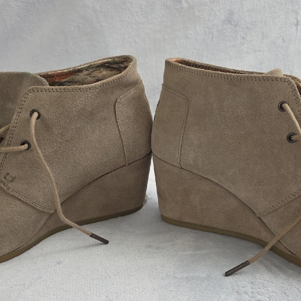 TOMS Desert Wedge Booties Womens Tan Suede Lace Up Ankle Boots Casual Comfort - Picture 8 of 12